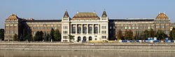 BME Központi épülete a Duna felől 2007-ben