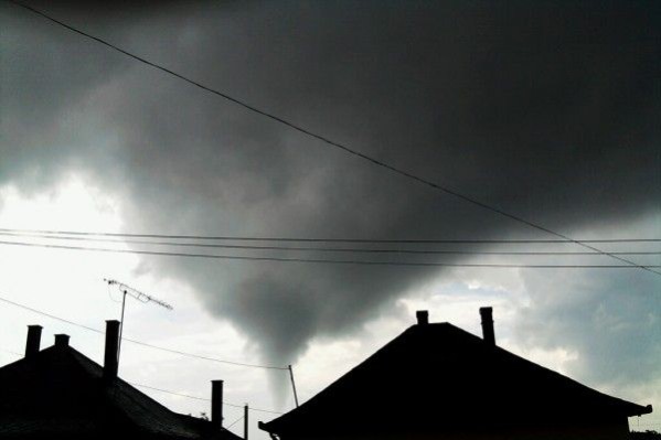 Tornádó Nyíracsádon forrás:http://www.haon.hu/tornado-pusztitott-nyiracsadon/1996656